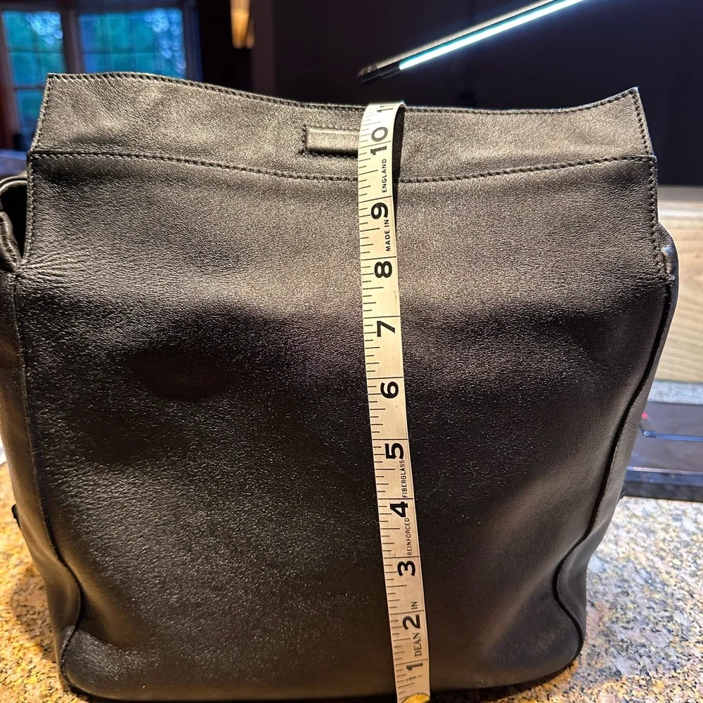 Versace Black Leather Knot-Handle hobo. Shoulder bag